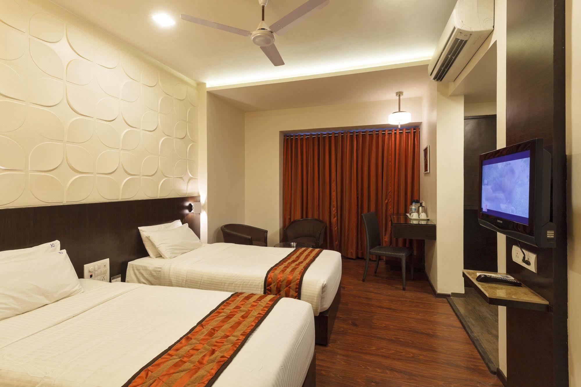 Citrus Hotel Kolhapur Exterior photo