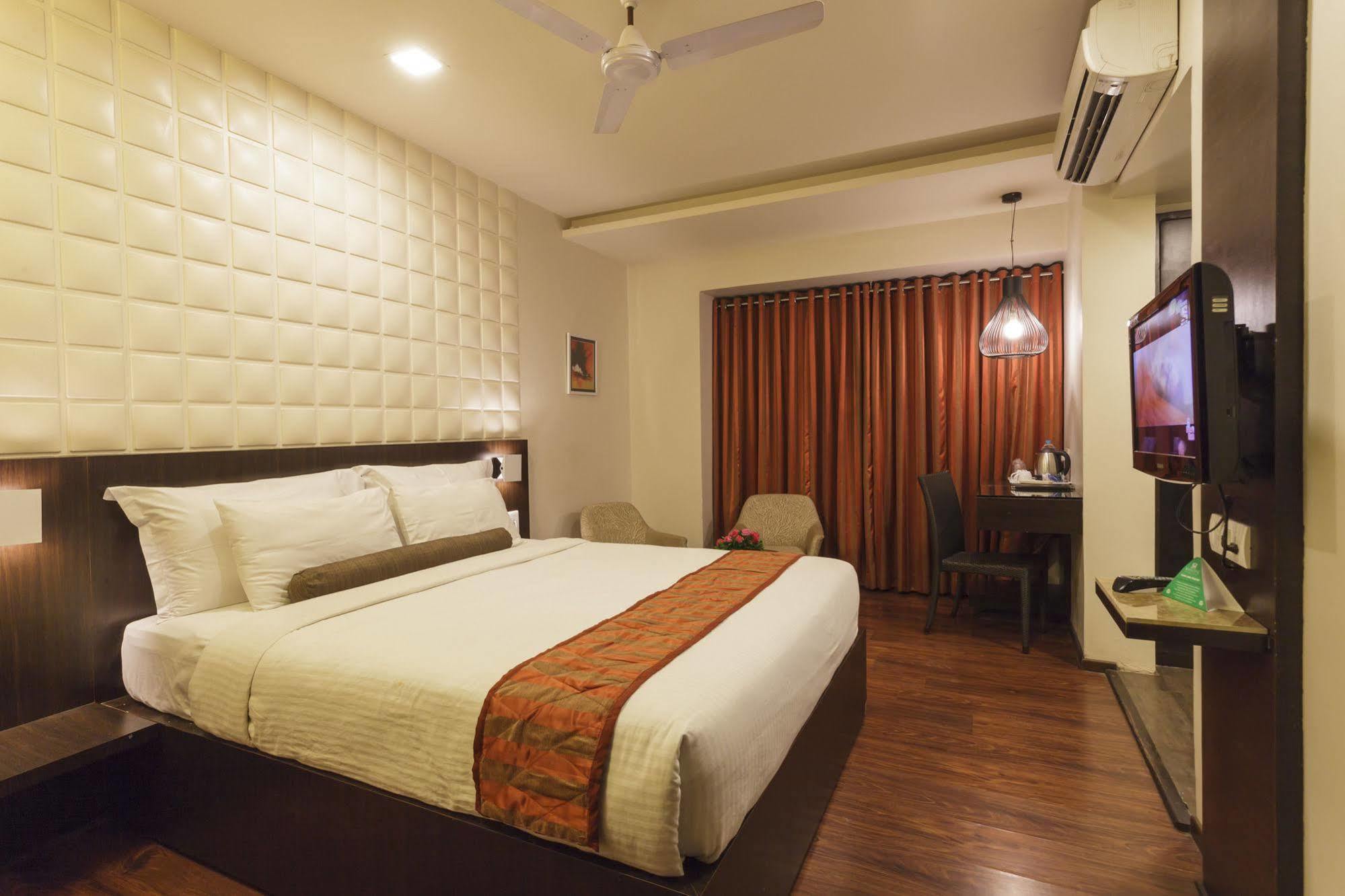 Citrus Hotel Kolhapur Exterior photo